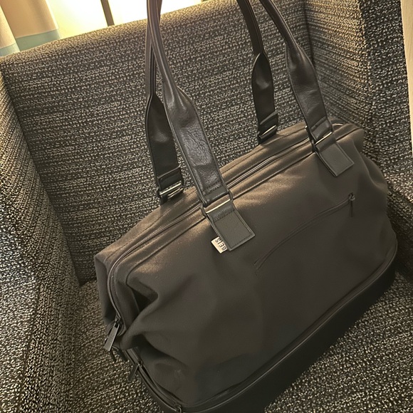 Like New Beis Weekender Bag - Picture 2 of 6
